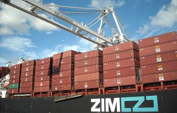 جدل السيادة والأمن الاقتصادي: بيع شركة «زيم» يشعل نقاشاً واسعاً داخل الكيان الإسرائيلي