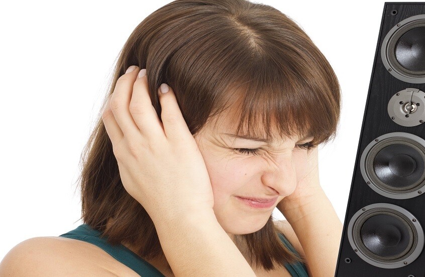 طنين الأذن.. أسباب شائعة وإشارات تحذيرية تستدعي الانتباه