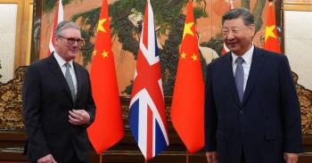 زيارة ستارمر إلى الصين.. براغماتية لندن بين الاختناق الاقتصادي وضغوط واشنطن