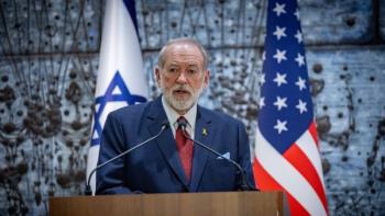 إعادة إعمار غزة بين الوعود والتحديات.. تصريحات السفير الأمريكي تثير جدلاً واسعاً حول مستقبل القطاع