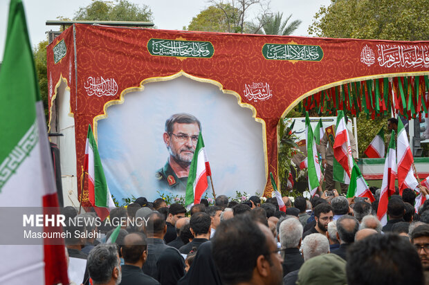 بالصور...اقامة مراسم تشييع الشهيد "تنكسيري" في بندر عباس