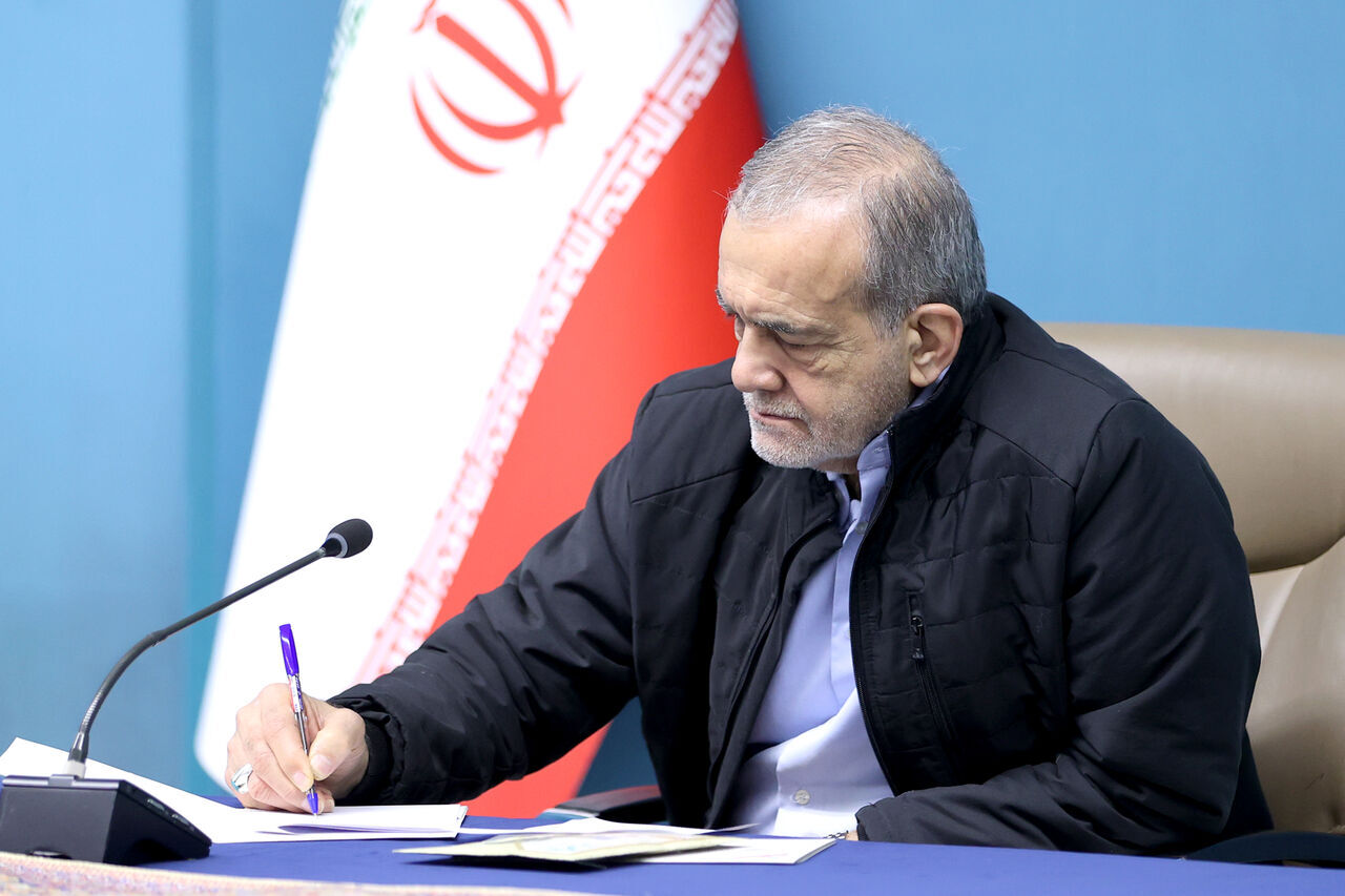 IRGC Successfully Thwarts Enemies’ Plans and Malicious Intentions According to Pezeshkian