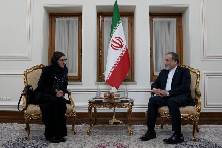Foreign Minister Araghchi Meets ICRC President in Tehran for Discussions
