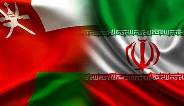 إيران وعُمان تبحثان المرور الآمن عبر مضيق هرمز