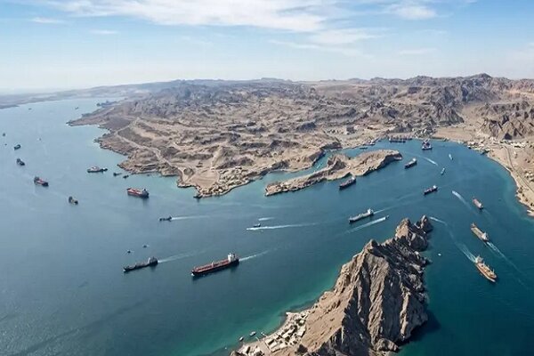 قائد البحرية الايرانية يعلن عن استخدام غواصات دولفين في مضيق هرمز