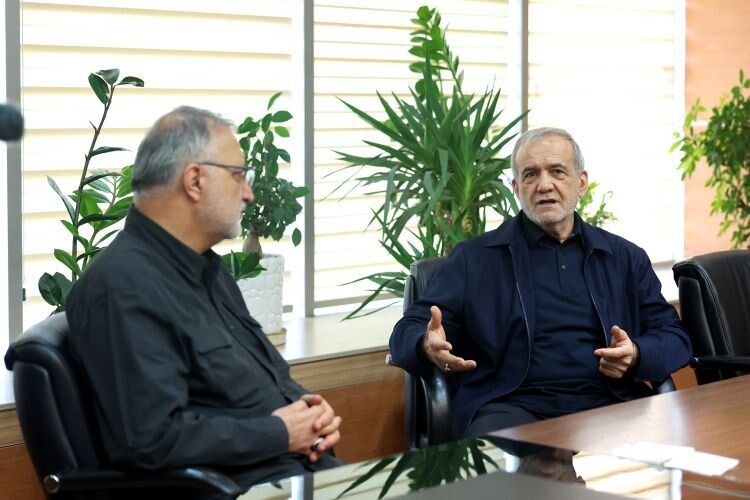 Pezeshkian Urges Tehran Mayor to Accelerate Post-War Reconstruction and Housing Repairs