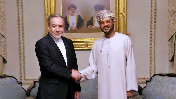 FMs of Iran and Oman Hold Talks on Diplomatic Push to Halt War