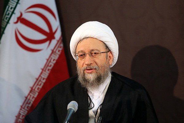 آية الله آملي لاريجاني: الشعب الإيراني يقف إلى جانب لبنان