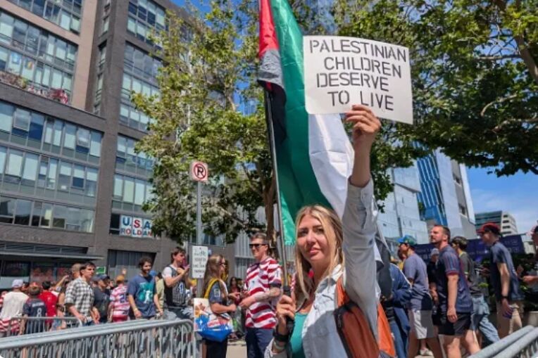 اهتزاز پرچم فلسطین در بزرگ‌ترین میدان نیویورک