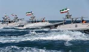 گشت‌زنی قایق‌های تندرو سپاه برای کنترل تنگه هرمز