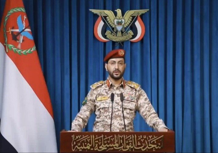 القوات اليمنية تعلن استهداف مطار أبها السعودي بعدد من الصواريخ والمسيرات