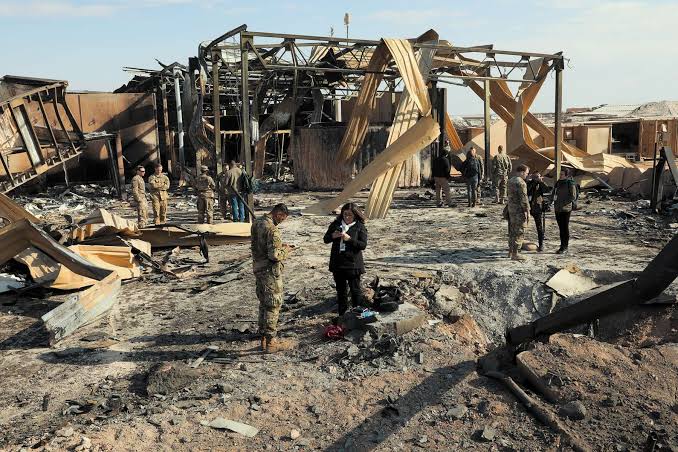كيف تُعطّل إيران “شبكة العمليات” الأمريكية بدلاً من تدمير السفن الحربية؟