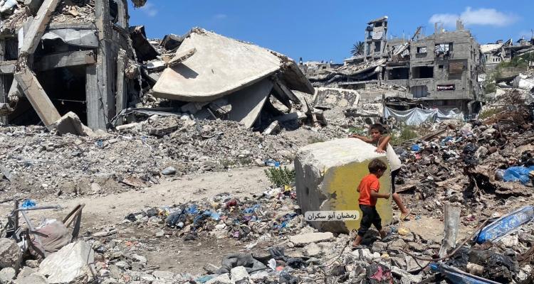 "الخط الأصفر" يتمدد شرق دير البلح.. مكعبات الاحتلال تدفع عائلات جديدة إلى النزوح