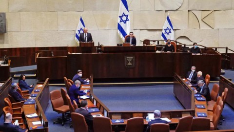الكنيست يقر تمهيدياً قانوناً يحظر الأذان عبر المكبرات.. وفلسطينيون: "إرهاب تشريعي"