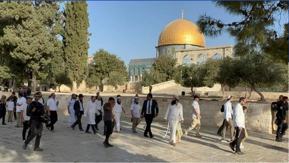 آلاف المستوطنين يقتحمون المسجد الأقصى في ذكرى "خراب الهيكل".. وحماس تدعو إلى النفير العام
