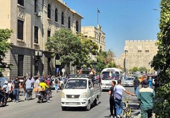 عبوة ناسفة تهز شارعاً تجارياً في دمشق: 5 قتلى و20 جريحاً وفوضى في الموقع