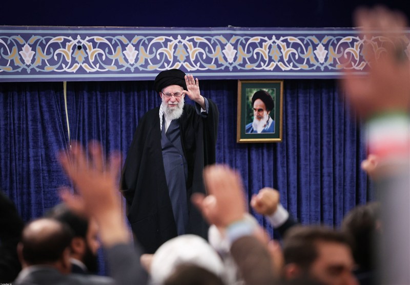 أطول أمسية شعرية في التاريخ إحياءً لذكرى القائد الشهيد بمشاركة 250 شاعراً