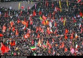 حشود غفيرة في مصلى طهران لإلقاء النظرة الأخيرة على جثمان الامام الشهيد السيد علي الخامنئي(قدس سره)