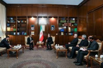 Araghchi Commends D-8 for Supporting Iran Against Aggression