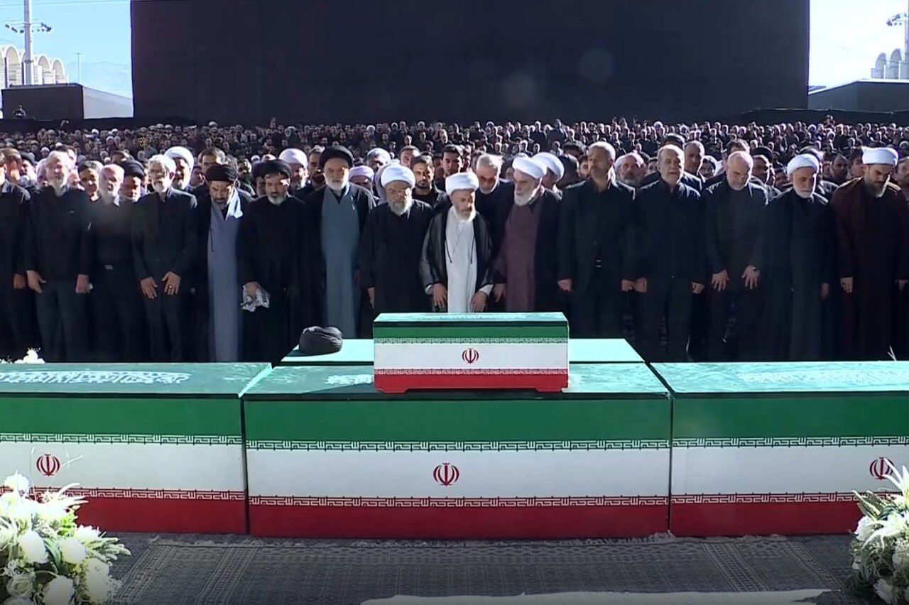 إقامة صلاة الجنازة على جثمان القائد الشهيد الإمام الخامنئي