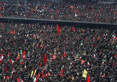 اليوم الثاني لوداع قائد الثورة الشهيد: حشود غفيرة تتوافد إلى مصلّى طهران