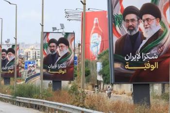 حرب اللوحات الإعلانية في شوارع بيروت.. الصراع يمتد إلى الرموز الحضرية