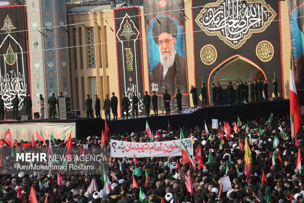 السيدة فاطمة المعصومة تستضيف جثمان "سيد شهداء ايران".. بدء مراسم تشييع القائد الشهيد في مدينة قم