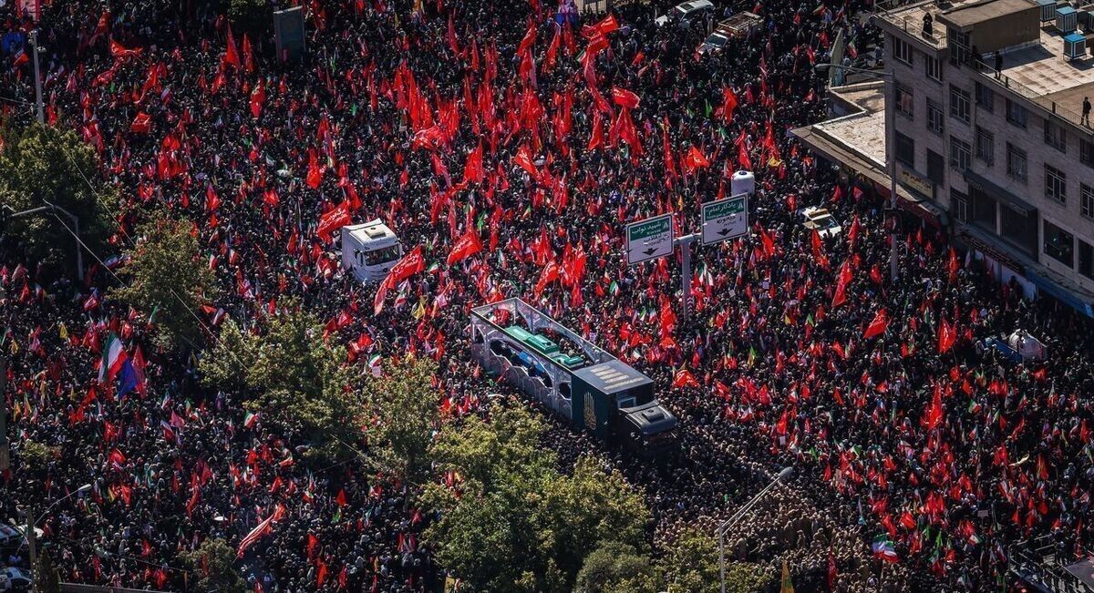 بعد طهران وقم.. الأنظار تتجه إلى النجف ومشهد في مشهد تشييع استثنائي