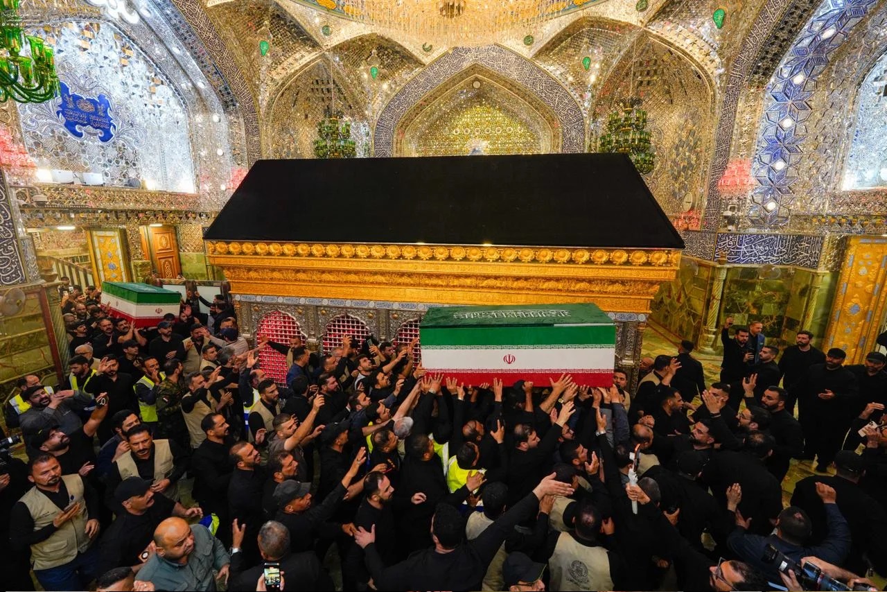 تشییع رهبرشهید ایران در حرم حضرت علی (ع)