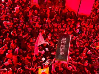 وصول جثمان قائد الثورة الإسلامية الشهيد إلى مرقد الإمام الحسين (ع) في كربلاء