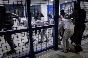 مركز حقوقي: الاحتلال يواصل قتل الأسرى داخل سجونه ويخفي مصير العشرات
