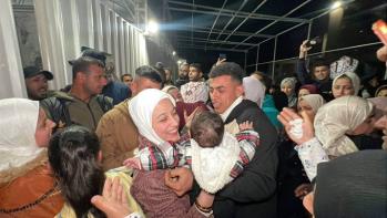 التفتيش العاري والضرب والسحب.. الأمم المتحدة توثق "نمطاً منهجياً" من الانتهاكات بحق عائدين لغزة