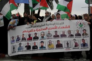 من القتل إلى إخفاء الجثامين.. 1700 شهيد محتجزون لدى إسرائيل بينهم أطفال ونساء
