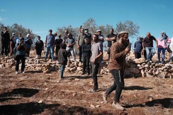 الضفة الغربية.. تهجير قسري لـ107 تجمعات فلسطينية تحت وطأة هجمات المستوطنين