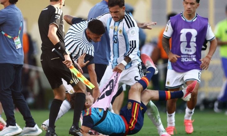 فيفا يفرض عقوبات على الأرجنتين ولاعبيها بسبب أحداث نهائي كأس العالم 2026
