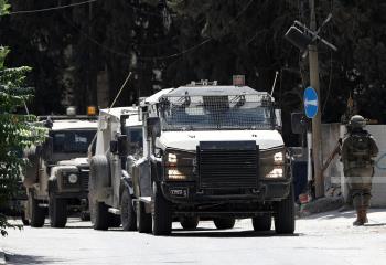 يوم دامٍ في الضفة: استشهاد طفل بنيران المستوطنين واقتحامات واعتقالات تطال المدن والقرى