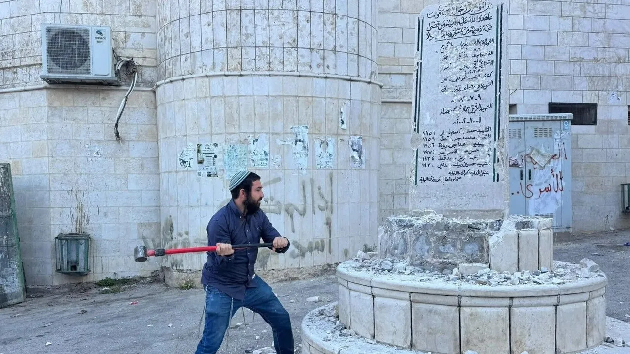 تخریب یادمان شهدا در نابلس توسط شهرک‌نشینان