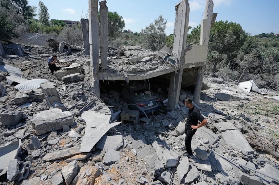 Israeli Forces Torch Houses in Houla, Destroy Structures in al-Mansouri