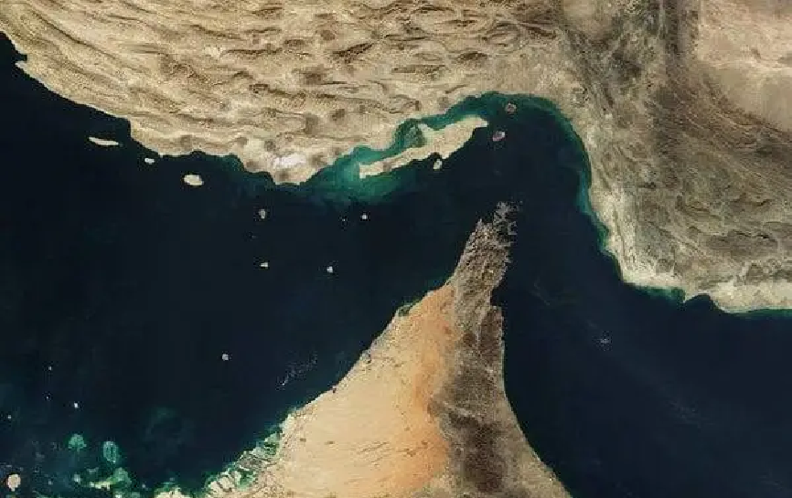 ایران و عمان در آستانه بازگشایی تنگه هرمز!