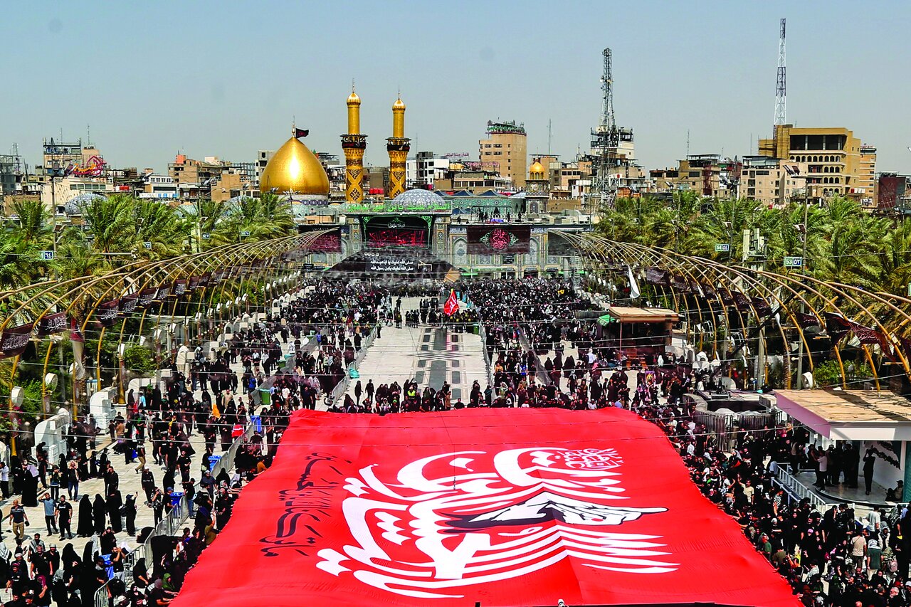 Largest Red Banner of Vengeance Raised in Karbala