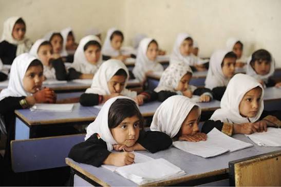 الأطفال الأفغان تحت وطأة الضغوط المالية للمدارس الخاصة