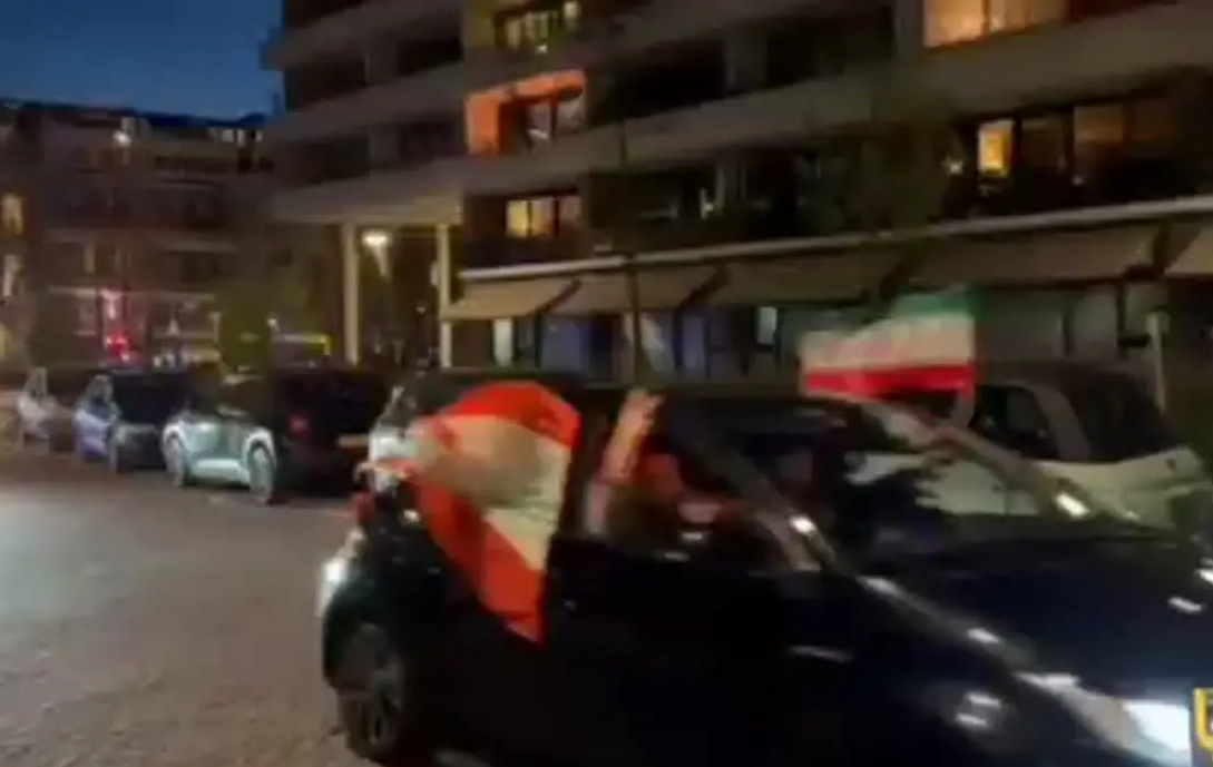 گشت خودرویی شهر های لاهه و رتردام هلند در حمایت از ایران