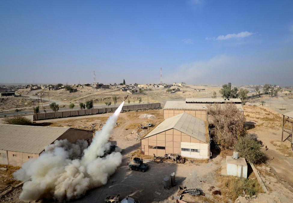 القوات العراقية تقصف مناطق لداعش شمال الموصل