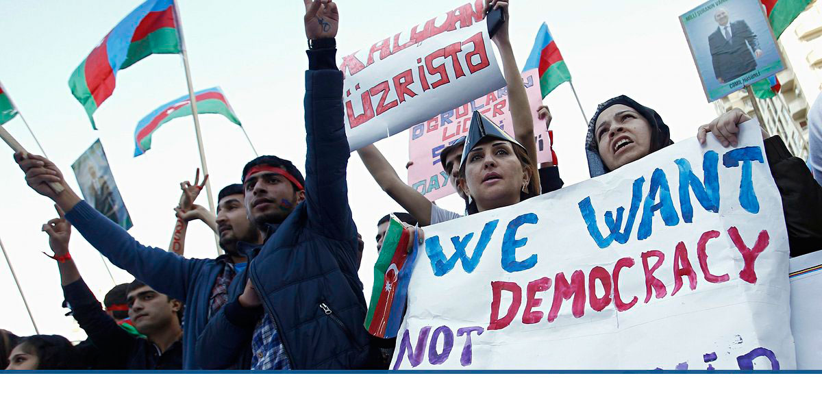 منتقدان، حکومت آذربایجان را به نقض حقوق بشر و سرکوب مخالفان متهم می‌کنند..