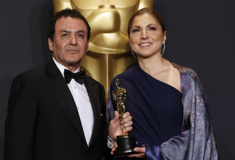 مثّل فرهادي في حفل جوائز الأوسكار ايرانيين هما مهندسة وعالماً في ناسا