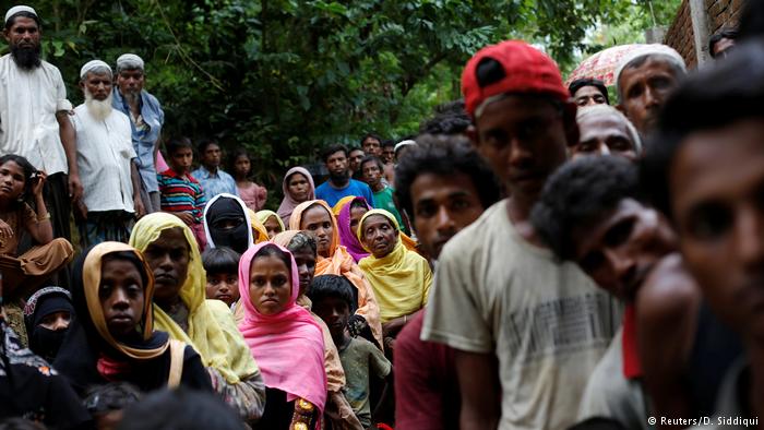 از زمان قدرت گرفتن نظامیان در برمه در سال ١٩٦٢، مسلمانان روهینگیا به شدت تحت فشار قرار گرفتند