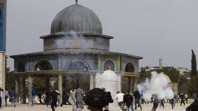 Clashes Erupt as Jewish Extremist Attempts to Hoist Israeli Flag at Al Aqsa