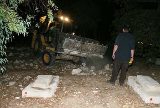 Outrage as Israeli Regime Desecrates Muslim Cemetery in Quds