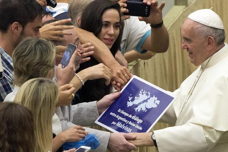 Papa Francisco se sume al pedido de diálogo entre Argentina y Reino Unido por Malvinas