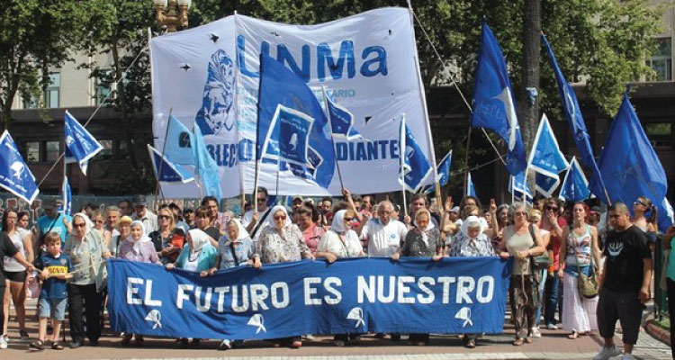 Atacan radio de Madres de Plaza de Mayo y amenazan a muerte a su líder en Argentina
